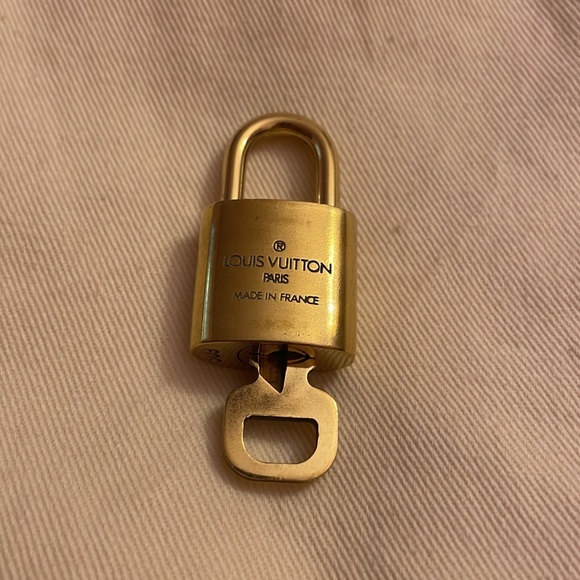 Louis Vuitton Key Lock - Picture 2 of 5